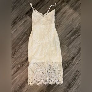 XXS Lulu’s white lace dress